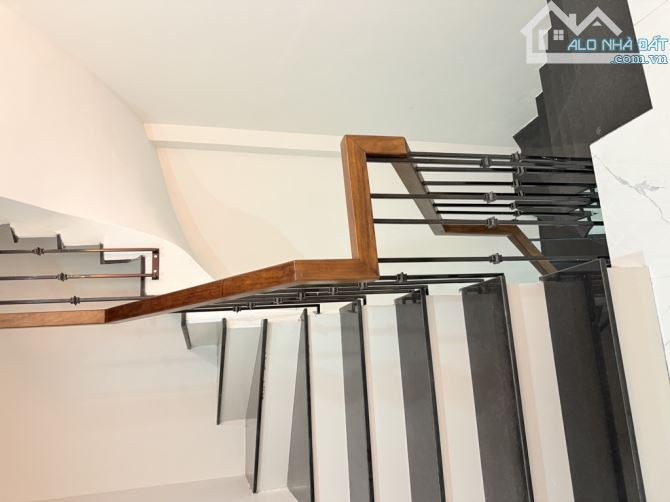 DÂN TỰ XÂY XỊN MỊN- Ở SƯỚNG -BÁt khối Đông Dư 32m * 4 Tầng Cạnh Trường Học - 2