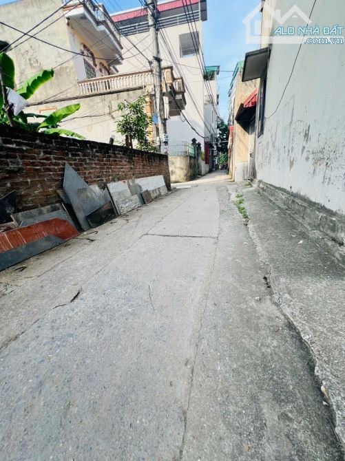 BÁN LÔ ĐẤT ĐẸP – SỔ ĐỎ CHÍNH CHỦ – VỊ TRÍ ĐẮC ĐỊA TẠI YÊN NGHĨA, HÀ ĐÔNG Địa chỉ: tổ 14 - 2