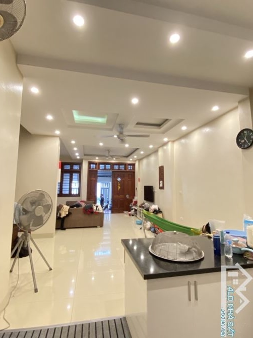 Nhà đẹp Cổ Linh 150m 3 Tầng đường 9m, gần Hồ, CV chỉ 22Tỷ - 2