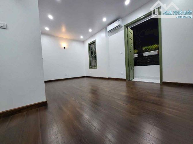 CỰC RẺ! BÁN GẤP NHÀ BỒ ĐỀ - LONG BIÊN, 80M, 5T, MT 6M, Ô TÔ 7 CHỖ, GẦN HỒ. HƠN 16 TỶ - 2