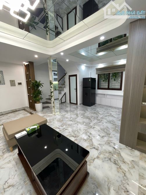 Bán nhà MINH KHAI, GẦN Ô TÔ TRÁNH , GẦN PHỐ, 2 GIẾNG TRỜI, FULL NỘI THẤT, 4PHÒNG - 2
