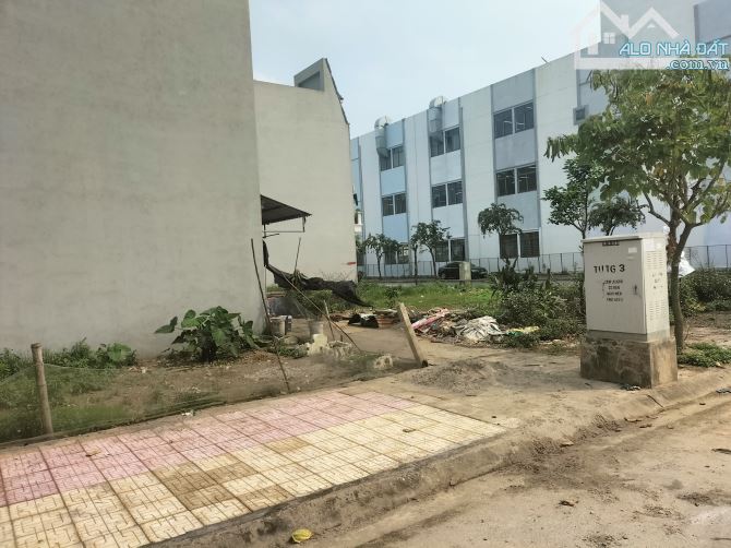 Bán đất đẹp giá tốt tại Phú Xuân TP Thái Bình DT90m2,MT5m, giá 2,4tỷ - 2