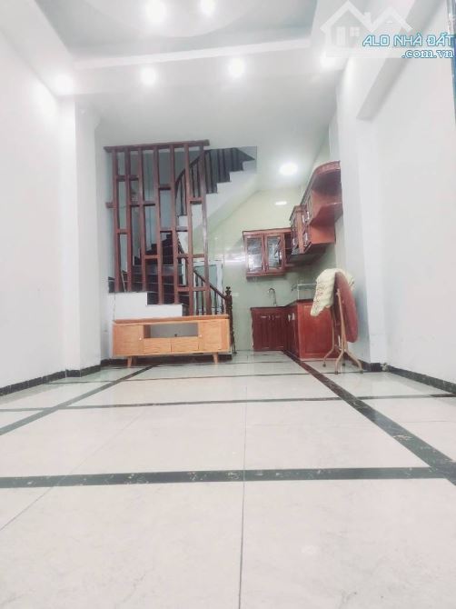 Bán nhà Vĩnh Hưng. Lô góc - phân lô - Ô tô ngủ trong nhà. Hàng xóm Dương Văn Bé - 2