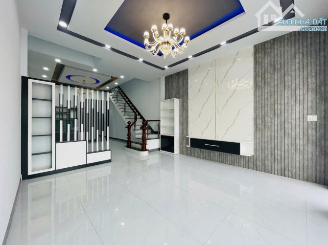 Bán nhà Mỹ Hạnh Nam Giáp Hóc Môn, Diện tích 237m2 - 1 Trệt 1 Lầu 3 Phòng Ngủ - Hoàn công - 2