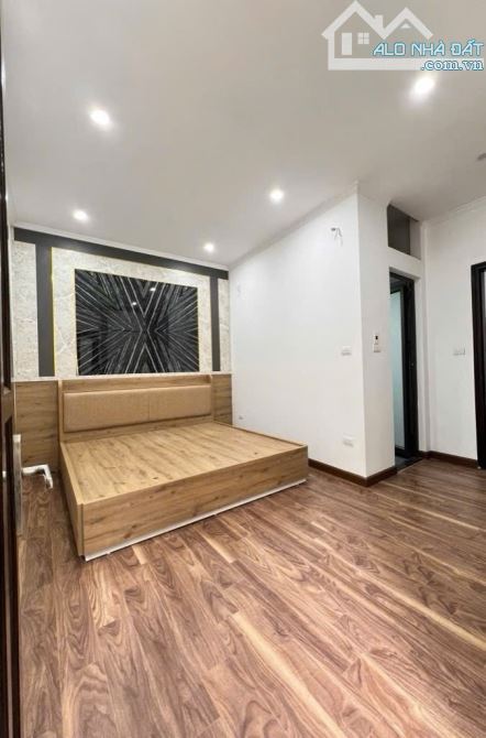 Hiếm. Nhà 5 tầng Thang máy 42m2 Trương Định - Hai Bà Trưng - Gần phố - Vị trí đẹp -Giá 8,5 - 2