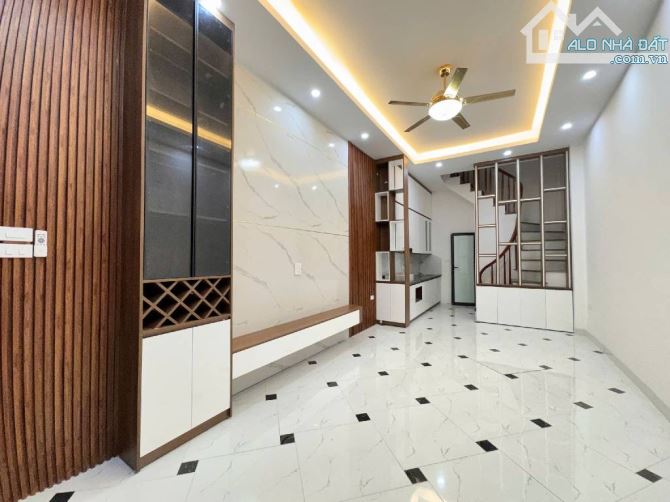 Bán nhà Nguyễn Khoái. Ô tô chạy vòng quanh. Gần hồ - ngõ thông. Tiện ích bạt ngàn. - 2