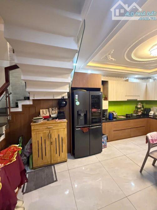 * Bình Tân. Lê trọng tấn. gần chợ phạm đăng giảng, 5 tầng. 4x14. Đường 6 m. 7.x tỏi. - 2