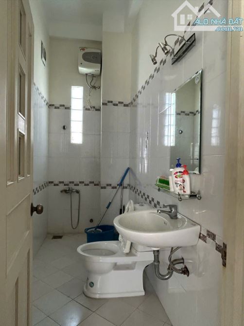 bán nhà 4 tầng mặt tiền Chợ Hoà Khánh Nguyễn Bình Trọng - 2