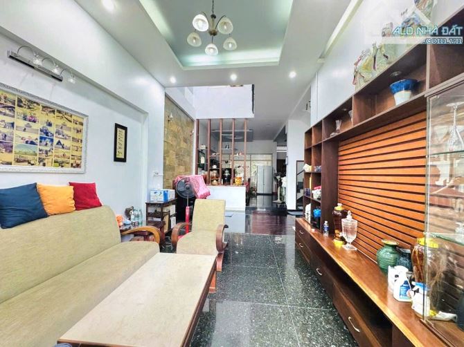 Bán Biệt Thự Sát Sân Bay, 4 Tầng, 150m2, 7.2 x 21m, Chỉ 24 Tỷ, Văn Chung, P.13, Tân Bình - 2