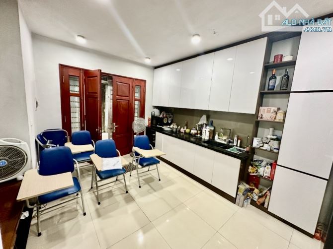NHỈNH 7 TỶ - 40M x 5 TẦNG - ĐỖ ĐỨC DỤC - MỄ TRÌ - CĂN GÓC - Ô TÔ QUA NHÀ - 2
