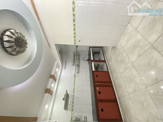 Bán nhà NGUYỄN TƯ GIẢN, Hẻm 5m, 3.5 Tầng , Mái Đúc, 4 Phòng Ngủ, 4 Tỷ x - 2