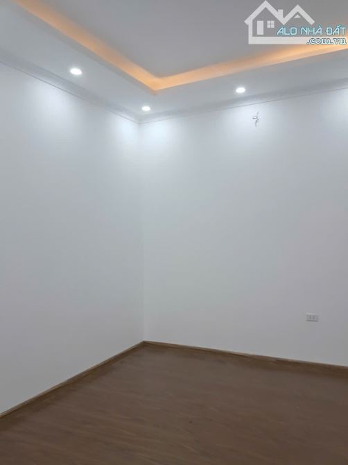 Bán nhà 4 tầng Đông Mỹ, khu trung tâm, ô tô đỗ cổng, 55m2, giá 5.45 tỷ - 2