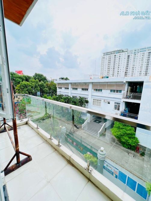 BÁN NHÀ KHU VIP MỚI ĐẸP 4 TẤM BẾN VÂN ĐỒN HẺM XE HƠI GIÁ 15 TỈ DT 4,7*12 HIẾM BÁN KHU NÀY - 2
