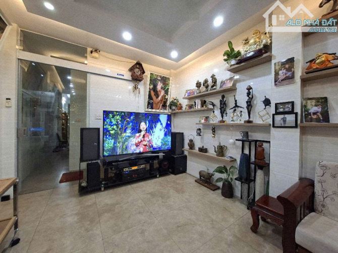 Siêu phẩm 6 tầng Nguyễn Văn Cừ- cầu Chương Dương- Long Biên. Ô tô đỗ cửa. Giá bán 13.5 tỷ - 2