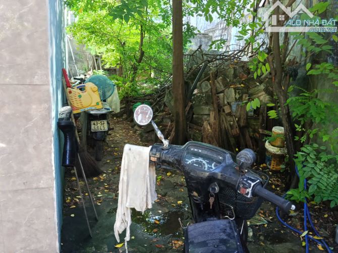 ♪ Nhà sát Nguyễn Tất Thành đoạn Xuân Hà, 160m2, mê lửng, sân vườn, 3.x tỷ - 2