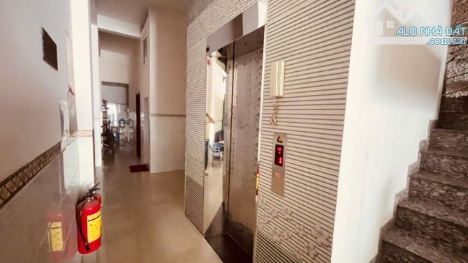 Khách sạn gần BigC Go Dĩ An, 6 tầng 18 phòng thu nhập 30 triệu, 693 Đông Hòa - 6