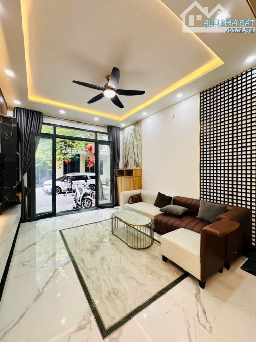 NHÀ ĐẸP 4 TẦNG - KHU VIP THẠNH LỘC 26 – ĐƯỜNG 12M – CHỈ 6.4 TỶ - 3