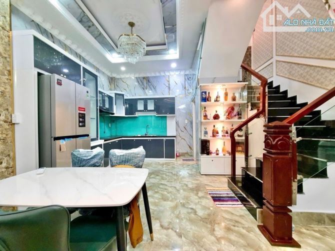 🤩🤩NHÀ ĐẸP 🚗 - 3TẦNG 5.2❌10M - ĐƯỜNG 8M - Tt NHÀ BÈ- Nhỉnh 6TỶ 💰🏡🏡 - 3