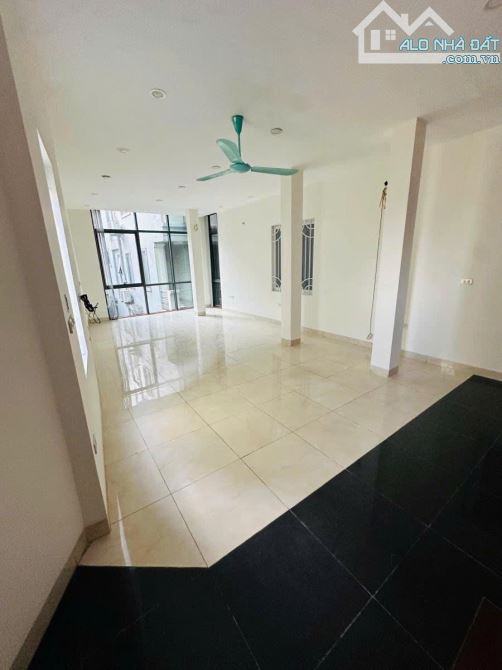 Tòa Văn Phòng Lô Góc Siêu Đỉnh Tại Trần Duy Hưng chủ muốn bán - 3