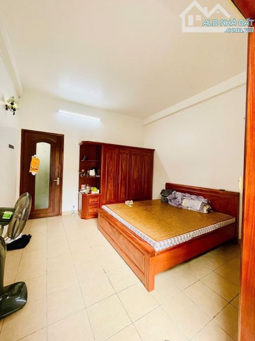Bán nhà Định Công, 53m2, mt4.2m, đường rộng có vỉa hè, ô tô vào nhà. - 3