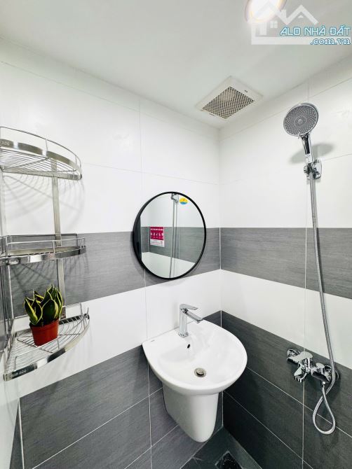 Cho thuê CHDV tiện nghi sang trọng mặt tiền đường giá chỉ 6.1 triệu - 3