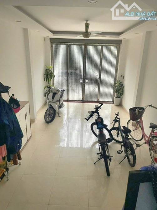 Nhà Hữu Hòa-ngõ 5m - 5.4 tỷ,5 tầng,cách cầu 500m - 3