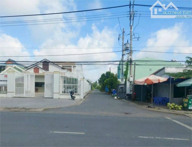 Bán căn nhà 1 trệt 1 lửng 150m2 Tân Thông Hội giá 770 triệu sổ hồng riêng - 3