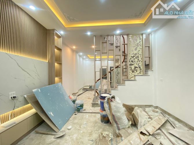 NHÀ 4 TẦNG FULL NỘI THẤT -VF3  Ô TÔ NHỎ ĐỖ CỬA - 10M Ô TÔ ĐỖ - 3