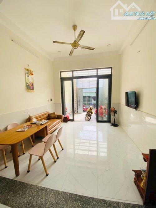 Nhà 3 tầng đường THẠNH XUÂN 22, phường THẠNH XUÂN, Q12, dt 61,2m2 (4mx15,3m), Hẻm 5m - 3