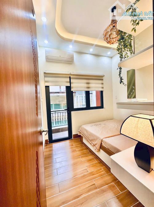 bán nhà hẻm 4m 16// nguyễn thiện thuât q3- 15m2 -3 tầng 2pn - 3ty950 TL - 3