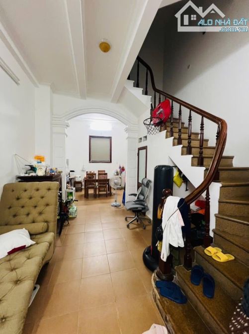 Hoàng Cầu, diện tích 47/50mT2,  4tầng , MT  4.4 m, giá17 tỷ, Đống Đa - 3