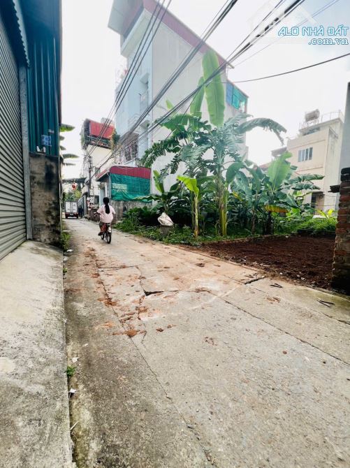 BÁN LÔ ĐẤT ĐẸP – SỔ ĐỎ CHÍNH CHỦ – VỊ TRÍ ĐẮC ĐỊA TẠI YÊN NGHĨA, HÀ ĐÔNG Địa chỉ: tổ 14 - 3
