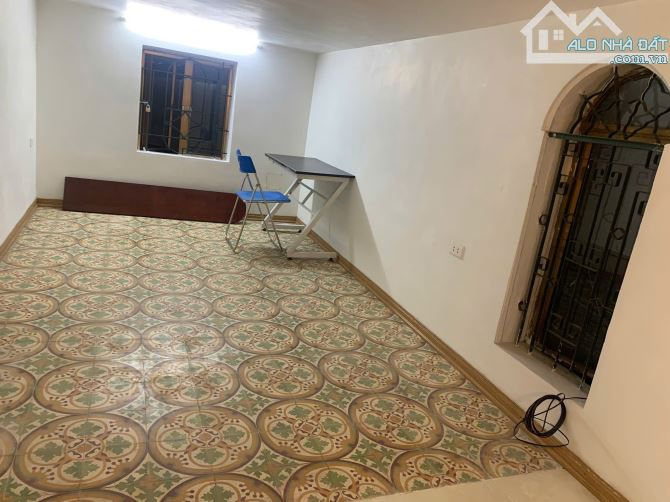 Cho thuê nhà nguyên căn ngõ 239 Ngõ Khâm, 35m2 x 2 tầng, 2 ngủ, 1 wc, 9 triệu - 3