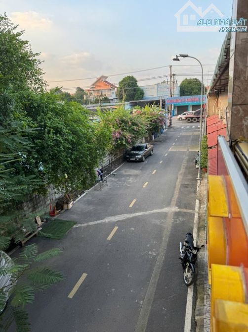 NHÀ CĂN GÓC 2 MẶT TIỀN 216M2 CÓ 4 TẦNG XÁCH VALI VÔ Ở LUÔN, ĐANG KINH DOANH, NHÀ PHỐ DĨ AN - 3