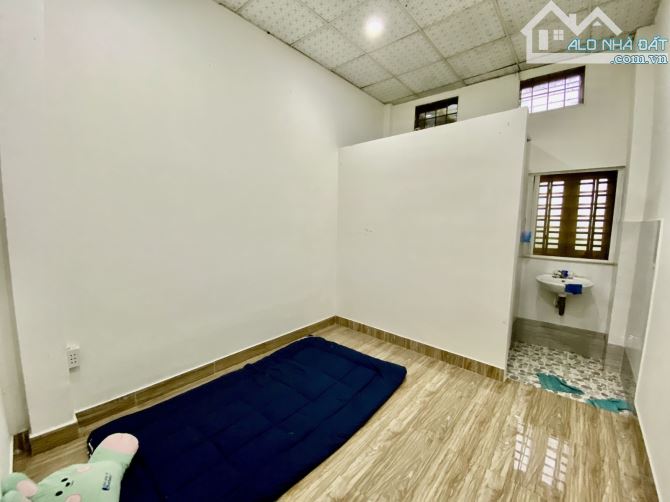 HẺM XE HƠI- NHÀ ĐẸP PHÚ THỌ HOÀ - 2 LẦU SÂN THƯỢNG, 3 PHÒNG NGỦ - CHỈ NHỈNH 4 TỶ - 3