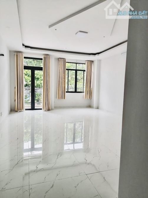 Mặt tiền view công viên - Khu Tên Lửa - 4 tầng - 5m x 20m - 5PN - 3