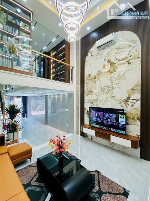 Siêu PHẨM NHÀ CAO TẦNG XÂY THEO PHONG CÁCH HIỆN ĐẠI NGAY TRUNG TÂM THỊ TRẤN HÓC MÔN - 3