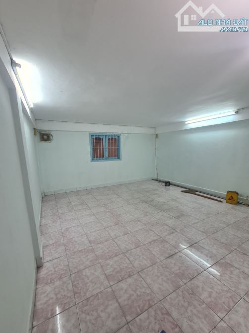 🏠 BÁN NHÀ CHUNG CƯ LẦU 1 – MẶT TIỀN ĐƯỜNG NGUYỄN TRÃI, QUẬN 5  📐 Diện tích: 4m x 21m - 3