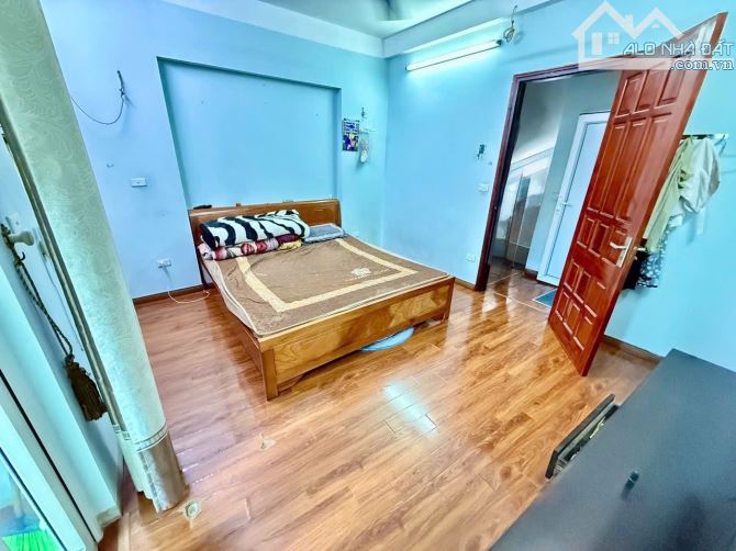 HÀNG HIẾM;TRUNG TÂM CẦU GIẤY -6 TẦNG NHÀ DÂN XÂY -NỘI THẤT ĐẦY ĐỦ-NGÕ NÔNG-NHỈNH 8 TỶ - 3