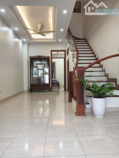 BÁN NHÀ. 70M². DÂN XÂY  TÂM HUYẾT,  QUANG TIẾN. NAM TỪ LIÊM.  HN. 10X TỶ - 3