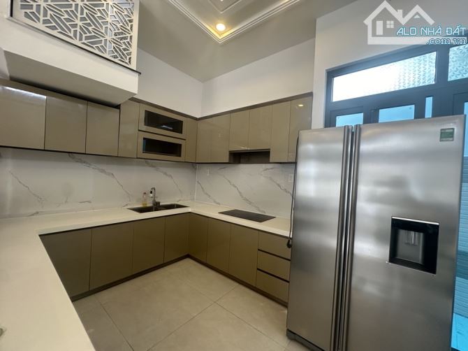 Nhà phố 3 tầng hiện đại ngang 6,5m - tặng nội thất - ô tô quay đầu - sang tên ngay - 4
