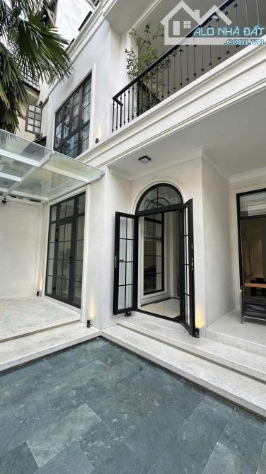 Bán biệt thự nội thất đẹp đường Nguyễn Thành Ý, Phường Đakao, Quận 1 - 4