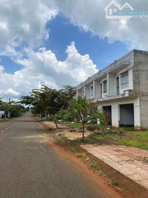 BÁN ĐẤT BÌNH PHƯỚC 4TR/m2. GẦN SÂN BAY BMT - NGAY GẦN CAO TỐC MỚI - PHÁP LÝ CHUẨN !!!!!!!! - 4