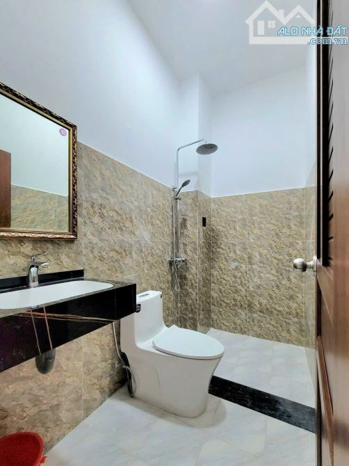 Giảm sốc 200tr. Nhà 59m² Nguyễn Xí, Bình Thạnh xây 1 trệt 3 lầu. Giá 2 tỷ 350, gần Vincom - 4