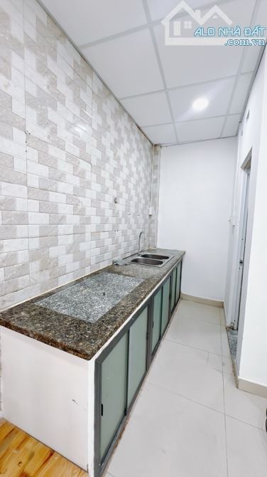 NHÀ 2 TẦNG TẠI TÔN ĐẢN F15 - CÁCH HXH 100m - HẺM 3m THÔNG THOÁNG SẠCH SẼ - 4