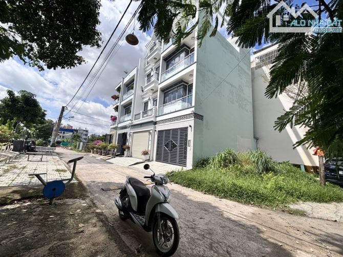 BÁN ĐẤT GÓC 2 MẶT TIỀN ĐƯỜNG TRƯỚC 10M, THÔNG TỨ HƯỚNG, XÂY DỰNG TỰ DO. - Khu sài gòn mới - 4