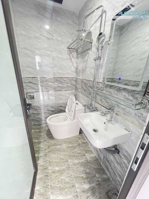 NHÀ BÁN-VĂN CHƯƠNG-LÔ GÓC -GẦN HỒ –5 TẦNG-28/35M2-MT 8M :GIÁ CHỈ  7 TỶ - 4