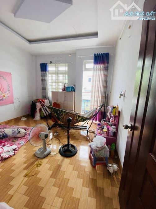 SÁT MẶT TIỀN TỈNH LỘ 10 - 68M2 -HẺM XE 7 CHỖ - NHÀ CÒN MỚI 4 TẦNG - CHỈ 5 TỶ LẺ - 4