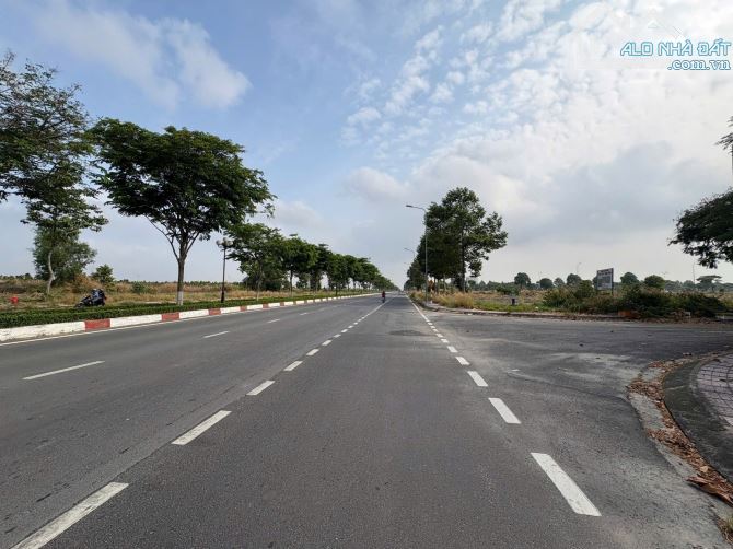 BÁN ĐẤT ĐỒNG NAI - GẦN SÂN BAY LONG THÀNH - GẦN CAO TỐC - GIÁ 8triệu/m2 - PHÁP LÝ CHUẨN - 4