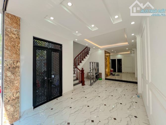 NHÀ NGÕ 2 ĐƯỜNG HOÀNG LIỆT. LINH ĐÀM. 60M2 - 5 TẦNG. THANG MÁY. Ô TÔ ĐỖ CỬA.